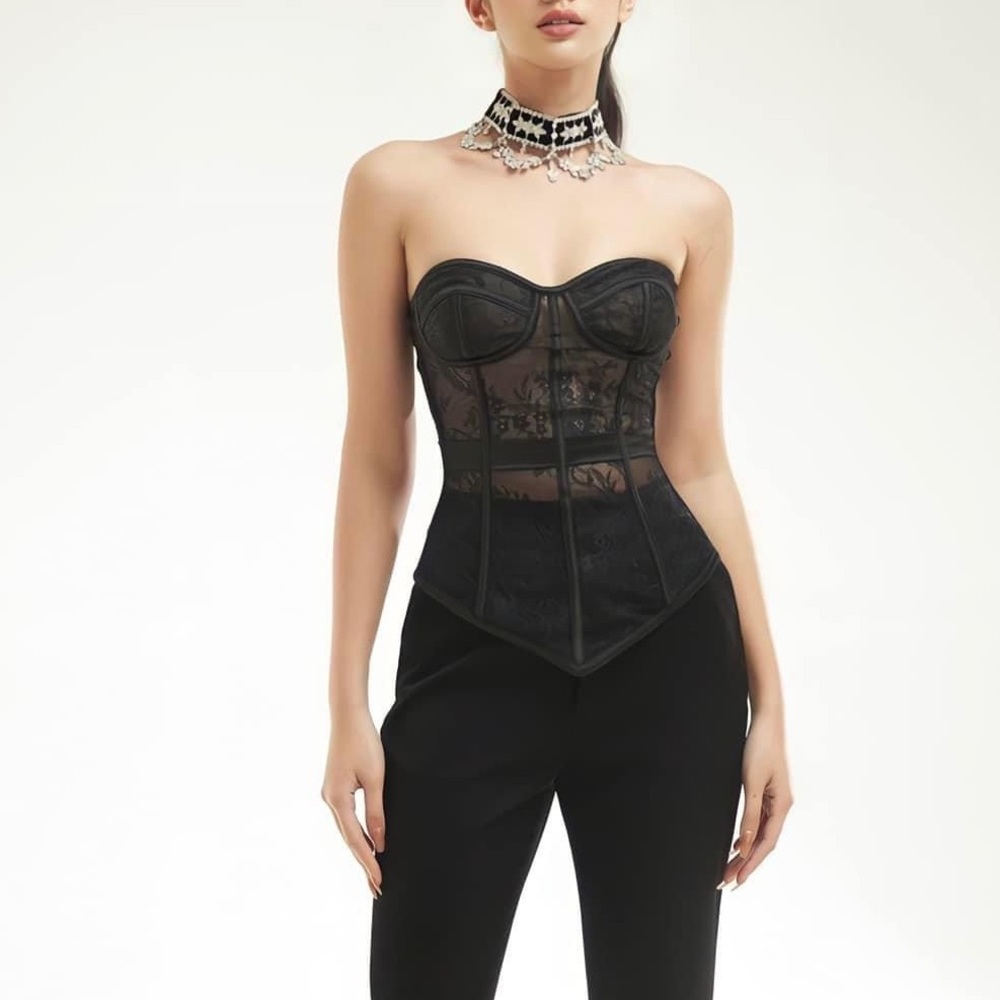 Black corset in size XS (measurements 32.2-25-35)